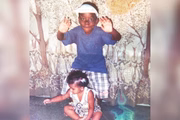 Criado pela mãe e pela avó no Complexo da Maré, o artista afirma ter tido uma infância muito feliz, apesar de todas as dificuldades que a família enfrentou