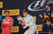 Lewis Hamilton comemora vitória