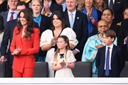 Kate com os dois filhos mais velhos, Charlotte e George