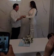 Amado Batista e Calita Franciele trocaram alianças em um cartório