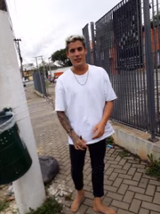 Tiago Ramos foi flagrado na manhã desta sexta-feira (21/10) após ser expulso de A Fazenda 14