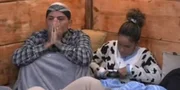 Durante o programa, os dois participantes se aproximaram e eram vistos juntos, trocando carícias e dividiam a mesma cama 