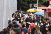 A Fuvest recomendou aos candidatos que evitassem aglomerações antes de entrarem nos locais de prova