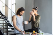 Começar a manhã com o estômago vazio pode atrapalhar o resto do dia e preparar o corpo para desejos intensos mais tarde