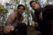<b>Bastardos Inglórios: 1º de dezembro:</B> o tenente Aldo Raine é o encarregado de reunir um pelotão de soldados de origem judaica, com o objetivo de realizar uma missão suicida contra os alemães. O objetivo é matar o maior número possível de nazistas, da forma mais cruel possível. Paralelamente Shosanna Dreyfuss assiste a execução de sua família pelas mãos do coronel Hans Landa , o que faz com que fuja para Paris. Lá ela se disfarça como operadora e dona de um cinema local, enquanto planeja um meio de se vingar