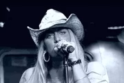 A cantora Taylor Dee deixa dois filhos