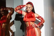 Ela é apresentadora da Record TV