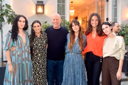 Demi Moore e Bruce Willis formaram um dos casais mais populares dos anos 1990 até o divórcio em 2000. Mesmo depois da separação, os atores continuam amigos. Durante o período de isolamento social, devido a pandemia da Covid-19, os famosos e as filhas Rumer, Scout e Tullalah, passaram a quarenta juntos