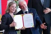Lula acaba de nomear Gleisi Hoffmann como ministra da Secretaria de Relações Institucionais