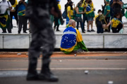 Manifestantes bolsonaristas invadem a Esplanada dos Ministérios e promovem atos de vandalismo e terrorismo em prédios públicos