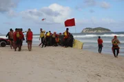 Militares faziam exercício de salvamento quando oficial sumiu no mar