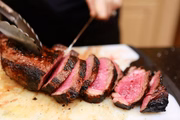 Em contrapartida, carboidratos refinados, alimentos como carne vermelha e processada, ou aqueles ricos em açúcar são pró-inflamatórios e estão relacionados ao desenvolvimento de doenças cardiovasculares