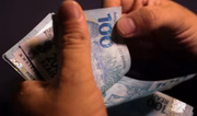 Famílias com renda per capita de até R$ 100 passarão a ser consideradas em situação de extrema pobreza, enquanto aquelas com renda per capita até R$ 200 serão consideradas em condição de pobreza