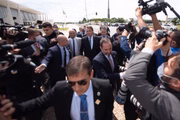 Bolsonaro foi andando para receber a homenagem