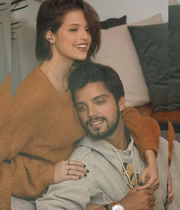 Rodrigo namora com a atriz Agatha Moreira 