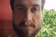O ator Igor Angelkorte fez desabafo após se apresentar para 12 pessoas no teatro