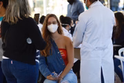 Vacina contra a Covid-19 já é aplicada em jovens com 20 anos no DF