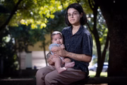 "Eu esperava que fosse ser mais amada, mas as pessoas viam apenas uma barriga. Então, eu comecei a ter crises ainda piores. Várias vezes cheguei a pensar em fazer algo comigo, se não fosse pelo bebê”, confessou a jovem.
