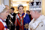 Kate Middleton e rei Charles III na coroação