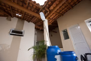 Com o recurso, consegue lavar as três áreas externas da residência e ainda aguar o jardim. Ele afirma que deixou de pagar em torno de R$ 16 mensais