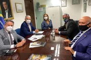 Os senadores Alessandro Vieira, Eduardo Girão, Soraya Thronicke, Major Olimpio e Lasier Martins, em reunião no dia 23 de fevereiro 