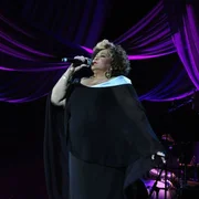 Sendo uma das mais notórias sambistas do país, a cantora recebeu a alcunha de Rainha do Samba