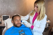 Dermatologista, Juliana Neiva foi a responsável pelo glow up do craque. Ela foi até Paris, onde Neymar mora, para atender o atleta 