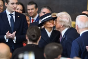 Donald Trump beija a primeira-dama dos Estados Unidos, Melania Trump 