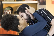 Renatinha (Juliana Alves) e Catatau (Bernardo de Assis) em Salve-se Quem Puder