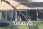 Mulher misteriosa chega em festa no helicóptero de Neymar