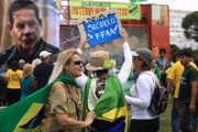 Para o grupo, somente os militares podem livrar o país da corrupção