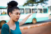 Janaína passa todo dia pela rodoviária e indigna-se com a falta de passagens adequadas 