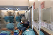 Até no corredor pacientes estão sendo atendidos