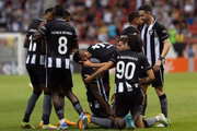 Botafogo comemora o primeiro gol da partida