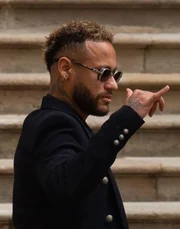 Polêmico, Neymar chega em excelente momento no Catar