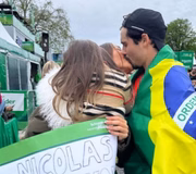 Sabrina Sato foi a Paris dar apoio ao namorado, Nicolas Prattes
