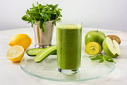 Suco detox auxilia no funcionamento do intestino e desintoxica 