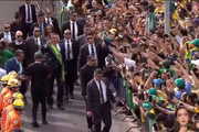 Jair Bolsonaro com apoiadores
