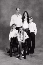 Clique do cartão de Natal do príncipe William e Kate Middleton com Louis, Charlotte e George