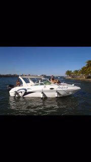 Lancha no Lago Paranoá