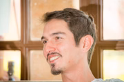 Gabriel Tomé, 28, é goiano e mora na capital federal há 10 anos. Percussionista formado pela Escola Brasileira de Choro Raphael Rabello, chegou a dar aulas no local e a participar de diversos projetos musicais do Clube de Choro de Brasília