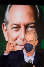 Ciro Gomes é oficializado como pré-candidato do PDT