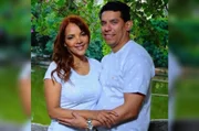 Flordelis, na verdade, é mãe de 51 filhos adotivos e quatro biológicos. Pastora e cantora gospel, ela foi a deputada federal do RJ mais votada e teve a história de vida contada em um filme estrelado por Bruna Marquezine, Reynaldo Gianecchini, Rodrigo Hilbert e Deborah Secco 
