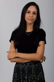 Bethânia Nunes é formada em jornalismo pelo Centro Universitário Iesb em 2014 e pós-graduada em jornalismo digital e novas mídias. Trabalhou na produção da TV Brasília e no Correio Braziliense por três anos, onde atuou como repórter no site do veículo. Desempenhou a função de assessora de imprensa no Grupo Objetiva até março de 2018. No Metrópoles, produziu para a coluna de Claudia Meireles por dois anos. Desde 2020 é repórter na editoria de Saúde.