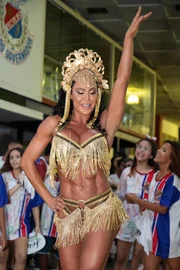 Ela é rainha de bateria