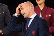 Rubiales deverá manter 200 metros de distância da jogadora