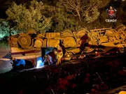 Carreta ficou de cabeça para baixo
