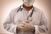 Médicos de hospitais universitários acumulam horas e recebem salários indevidos