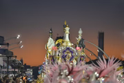 Desfile da Rosas de Ouro no Sambódromo do Anhembi, em São Paulo