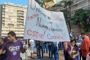 Assembleia de professores realizada na Praça da República, centro de São Paulo